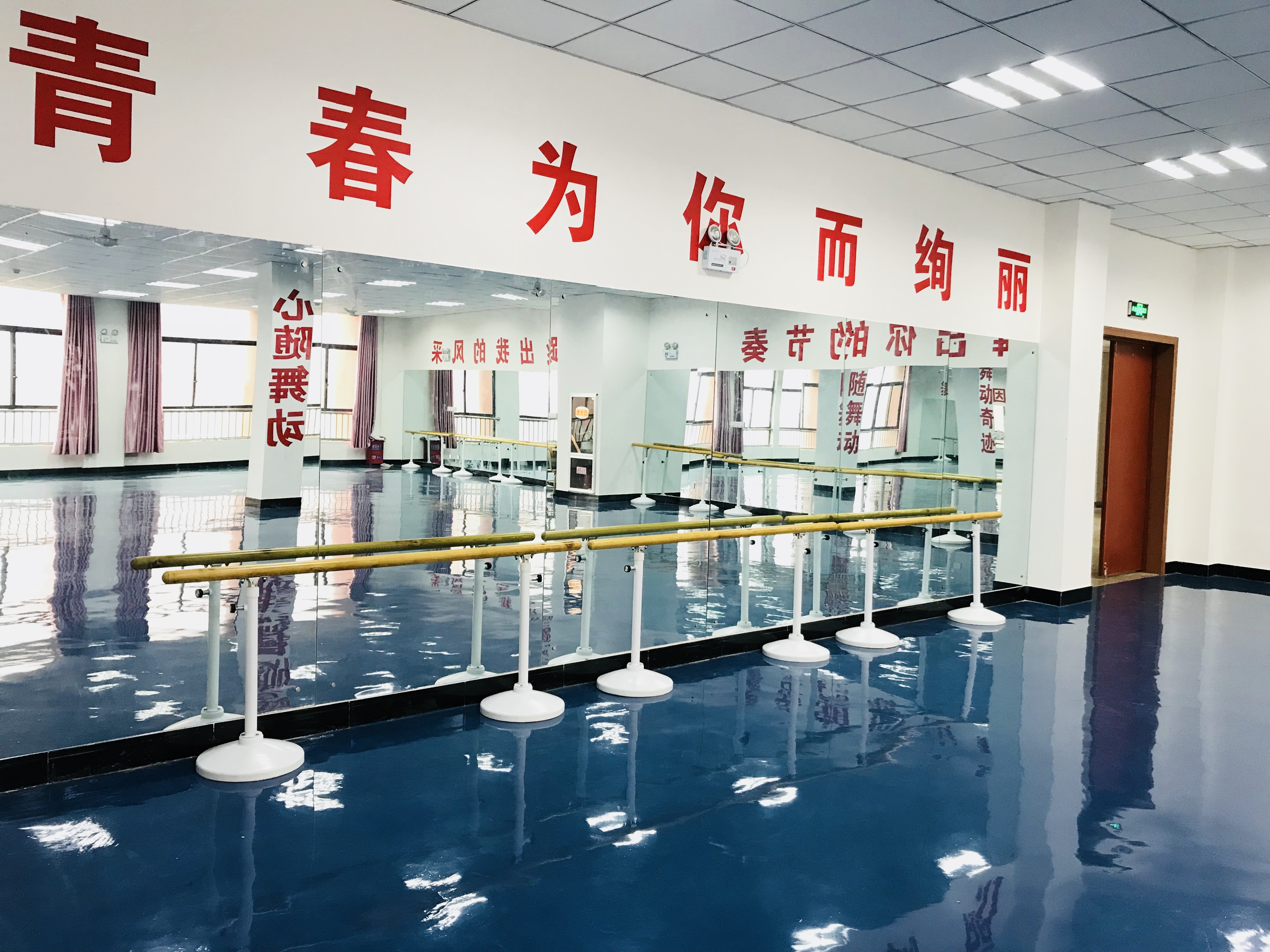 赸2.jpg
